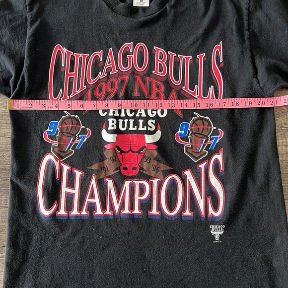 Vintage 1997 Chicago Bulls Graphic Tee - Size Large - Picture 5 of 7
